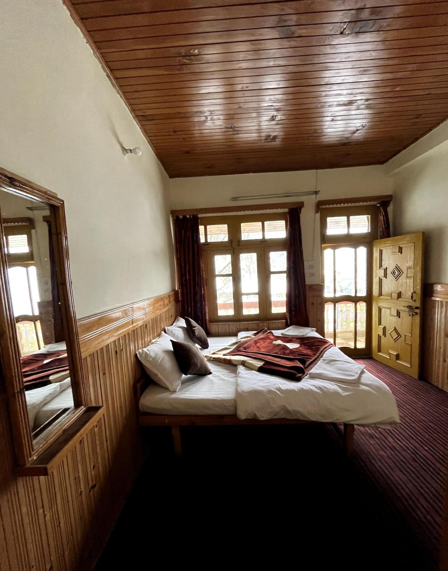 Sojhaholidayinn Shoja Buitenkant foto