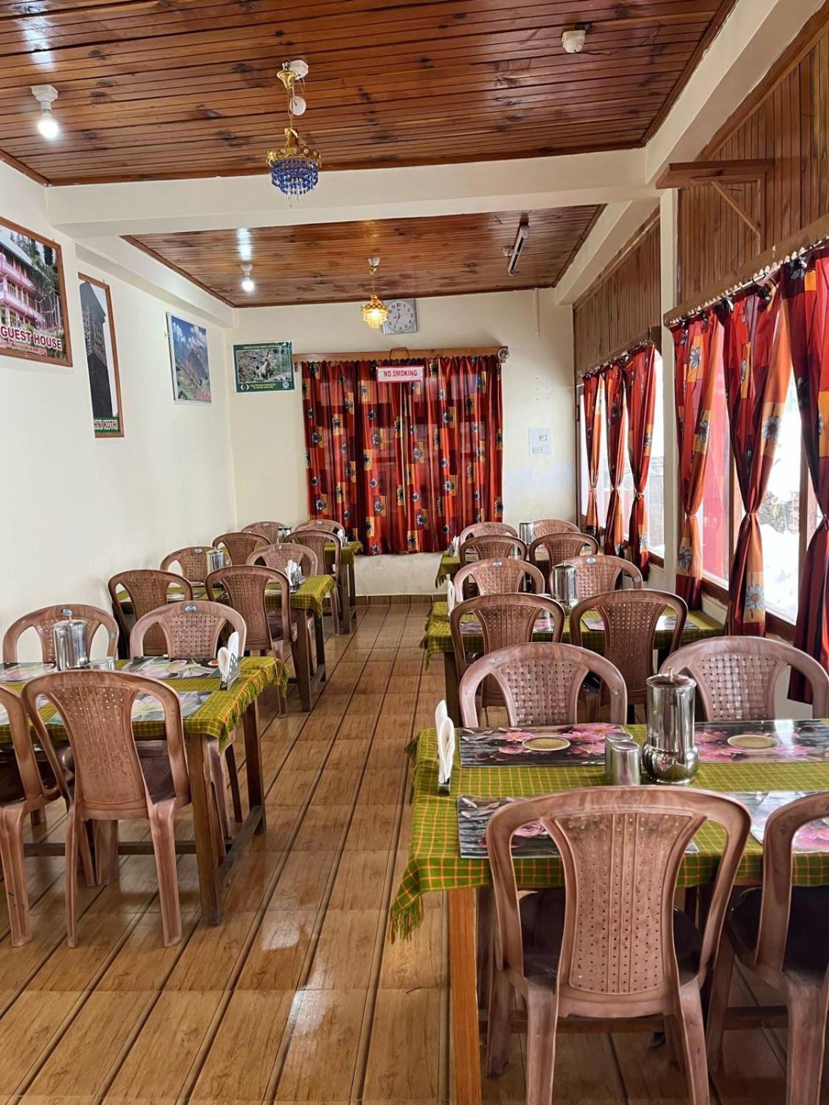 Sojhaholidayinn Shoja Buitenkant foto